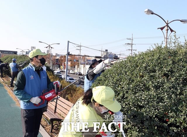 포항제철소 임직원들은 매주 재능봉사 활동을 통해 지역 상생과 더불어 함께 발전하는 기업시민을 실천했다./포항제철소 제공
