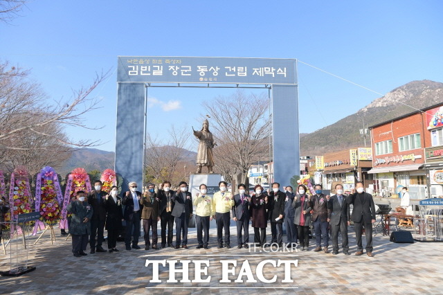 양혜공 김빈길 장군 동상 제작식이 허석 순천시장과 유족, 관계자 등이 참석한 가운데 28일 낙안읍성에서 개최됐다. /순천시 제공