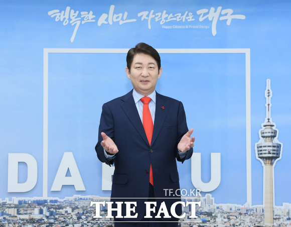 권영진 대구시장이 코로나19 위기에 시민이 대구정신이라는 영웅을 탄생시켰다고 말했다. / 대구시 제공