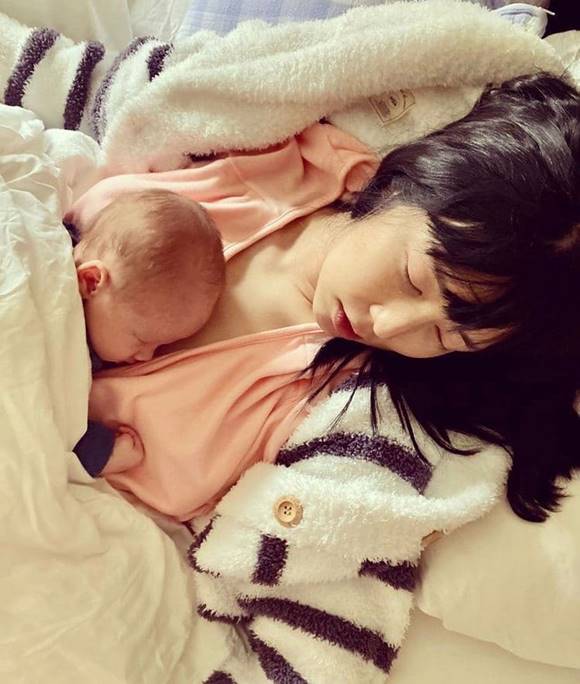 사유리는 SNS에 육아의 고충을 털어놓기도 했다. /사유리 SNS