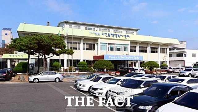 포항시 오천읍사무소가 최근 철거한 불법현수막을 되돌려 줘 형평성 및 행정의 일관성 논란이 일고 있다./네이버 이미지 캡처