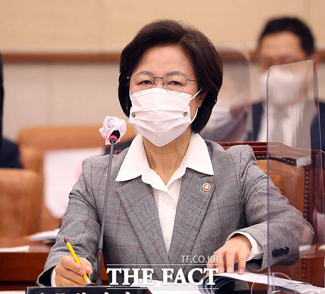 추미애 법무부 장관이 출범을 앞둔 고위공직자범죄수사처(공수처)에 대한 일각의 우려에 대해 근거가 없다고 반박했다. /이새롬 기자