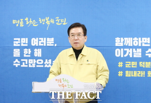 구충곤 화순군수는 30일 2021년은 새로운 도전과 기회의 해가 될 것이라고 전망하면서 군민 여러분의 힘과 지혜를 모아, 화순에 사는 자부심을 높이고 명품화순 실현을 위한 정책들을 착실히 추진해 나가겠다고 새해 포부를 밝혔다./화순군 제공