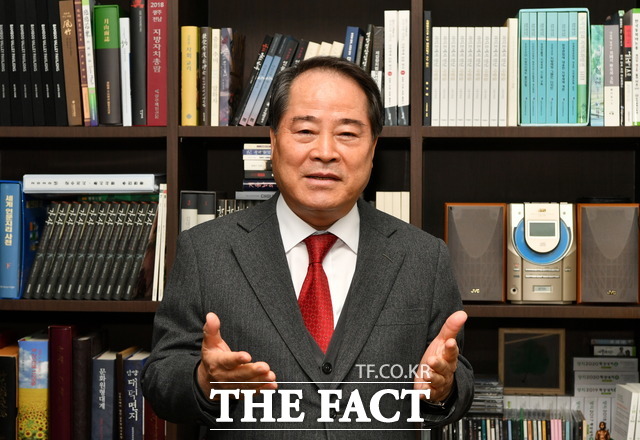 최형식 담양군수는 30일 신년사에서 민선 7기 군정 성과가 군민들 피부 속으로 깊이 스며 들 수 있도록 군정 주요현안사업들을 적극 추진해 행복도시 담양을 실현하기 위한 기반을 더욱 단단히 하겠다고 포부를 밝혔다./담양군 제공