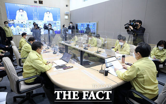 정세균 국무총리가 30일 오전 서울 중구 서울시청 서울안전통합상황실에서 열린 중앙재난안전대책본부 회의에 참석해 모두발언을 하고 있다. /이동률 기자