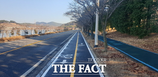 광양시 금호동 해안도록 자전거길이 재정비 됨에 따라 이용자들이 편리하고 안전하게 이용할 수 있게 됐다. /광양시 제공