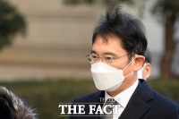 [TF사진관] '국정농단 마지막 파기환송심' 법원 향하는 이재용 부회장