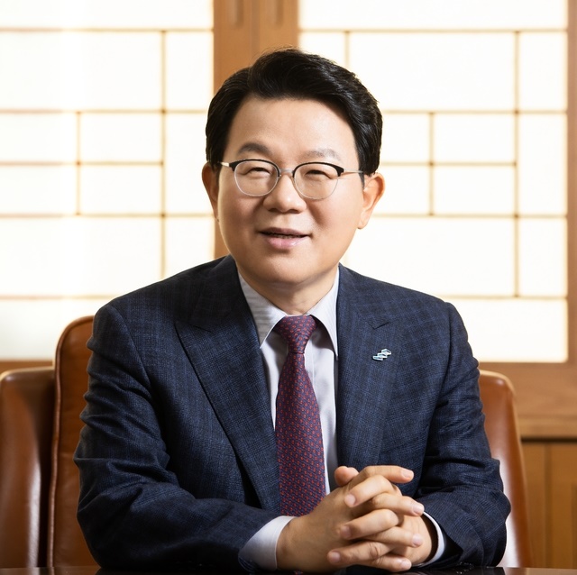 김광수 은행연합회장은 31일 신년사를 통해 신종 코로나바이러스 감염증은 아직 현재 진행형이지만 위기는 반드시 극복될 것이며, 우리는 위기 속에서도 새로운 기회를 만들어 가야 할 것이라고 말했다. /은행연합회 제공