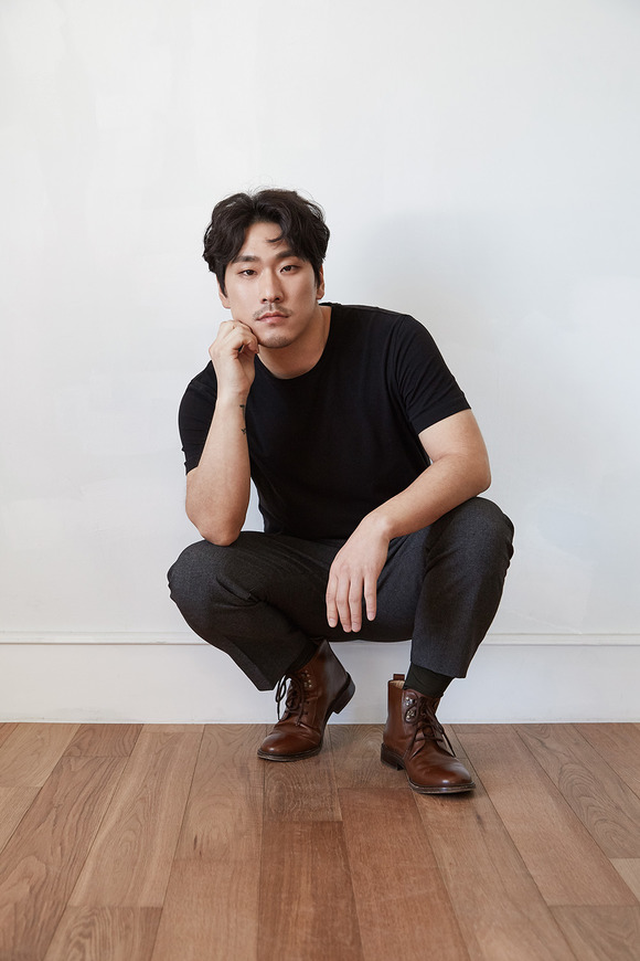 노리플라이 정욱재가 31일부터 제주도에서 열리는 조미성 작가의 공존 환경 관련 전시에 고래의 삶과 죽음이라는 곡으로 함께 한다. /해피로봇레코드 제공