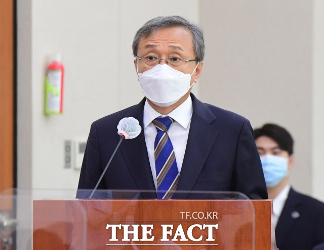 유남석 헌법재판소장이 신중하고 공정한 재판을 약속하며 2021년에는 재판 중심의 재판소를 구현할 것을 다짐했다. /남윤호 기자