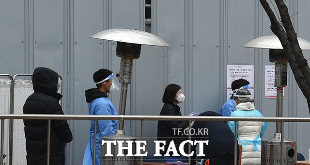 정부가 코로나19 대응을 위해 방역물품 구매 등 관련 예산을 조기 집행하기로 했다. /더팩트 DB