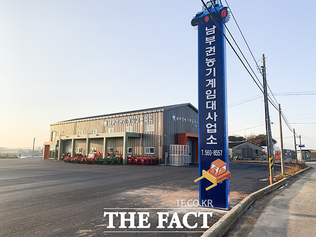 고창군이 남부권(무장·공음·성송·대산) 농기계임대사업소를 준공해 오늘부터 본격 운영에 들어갔다. /고창군 제공