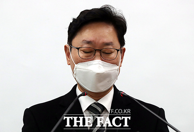 사진/ 4일 오후 서울 서초구 고등검찰청에서 박범계 법무부장관 후보자가 기자실을 찾아 취재진의 질문에 답하고 있다. /이새롬 기자