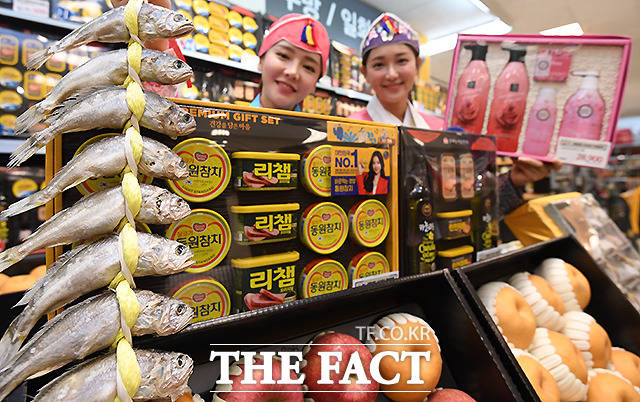 이마트는 4일 2021년 선물세트 트렌드 분석 결과, 올해 설에는 프리미엄 선물세트가 인기를 끌 것이라고 밝혔다. /이새롬 기자