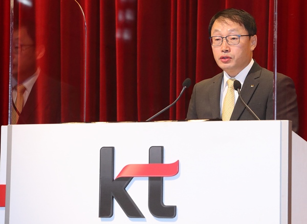 구현모 KT 대표가 인공지능(AI)·빅데이터·클라우드 ABC 역량을 강화해 미래의 성장을 이끌어야 한다는 내용의 신년메시지를 공개했다. /KT 제공