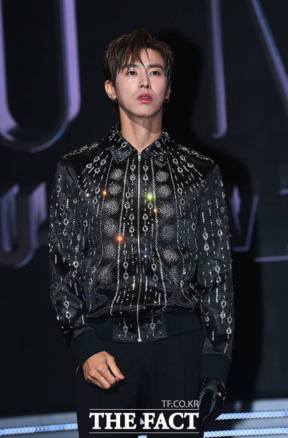 그룹 동방신기의 유노윤호가 오는 18일 2번째 미니 앨범 NOIR를 발표한다. 사진은 첫 미니 앨범 쇼케이스 당시 모습. /이동률 기자