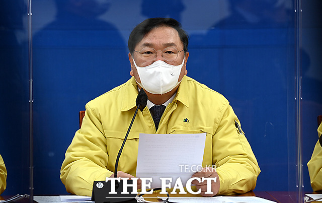 5일 오전 국회에서 열린 더불어민주당 원내대책회의에서 김태년 원내대표가 모두 발언을 하고 있다. /국회=이새롬 기자