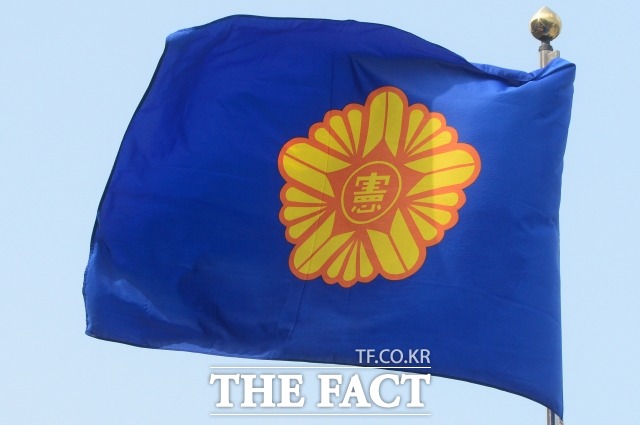 악취 민원이 일정기간 계속되면 관리지역으로 지정해 시정을 강제하도록 한 법률조항은 헌법에 어긋나지 않는다는 헌법재판소 결정이 나왔다. /남윤호 기자