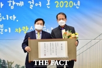  장성군, 사무관 승진 직원에 두루마리 임용장 수여 ‘화제’