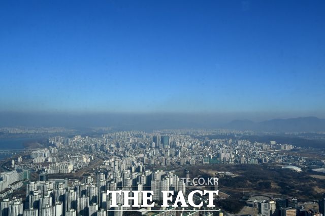 서울시가 한달 간 시행한 미세먼지 계절관리제로 지난해보다 초미세먼지 농도가 줄었다고 밝혔다. /임세준 기자