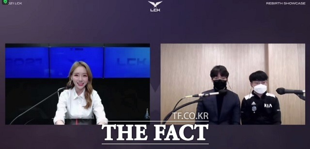 6일 오후 2021 LCK 스프링 미디어데이가 온라인으로 열린 가운데 김정균 담원 기아 감독과 쇼케이커 허수가 각오를 밝히고 있다. 사진 왼쪽부터 이정현 아나운서, 김정균 감독, 쇼메이커 허수 /2021 LCK 스프링 미디어데이 캡처