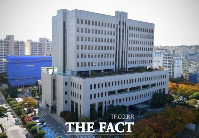 생후 16개월 입양아 정인이를 학대해 숨지게 만든 양부모 사건을 맡은 재판부는 유·무죄를 판단하기 전까지 진정서를 보지 않겠다라고 밝혔다. /이덕인 기자