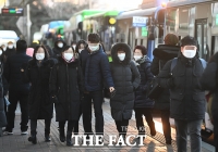 [TF포토] 추위 뚫고 출근길 나서는 시민들