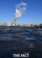 [TF포토] '북극발 한파'에 얼어붙은 한강