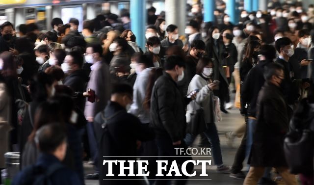 수도권 지하철 1호선과 4호선 열차가 고장나 시민들이 불편을 호소하고 있다. /이동률 기자