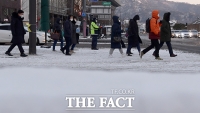 [TF사진관] '폭설에 얼어붙은 출근길'