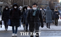 [TF포토] 강추위에 움츠러든 출근길