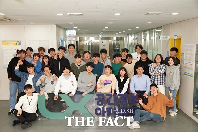 한국국토정보공사 공간정보아케데미 교육생 단체사진. /LX 제공