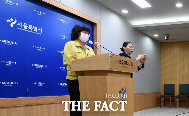 박유미 서울시 시민건강국장은 8일 열린 정례브리핑에서 한파 속에서 실내 환기에 유의해 방역 수칙을 지켜달라고 당부했다. /이동률 기자