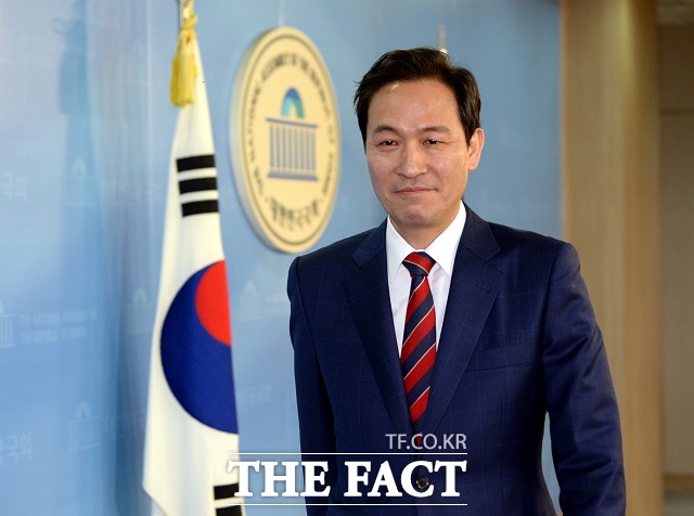 서울시장 출마를 선언한 우상호 더불어민주당 의원이 8일 MBC 라디오 김종배의 시선집중에 출연해 4차 재난지원금과 관련해 시기상조라는 취지의 의견을 밝혔다. /이효균 기자