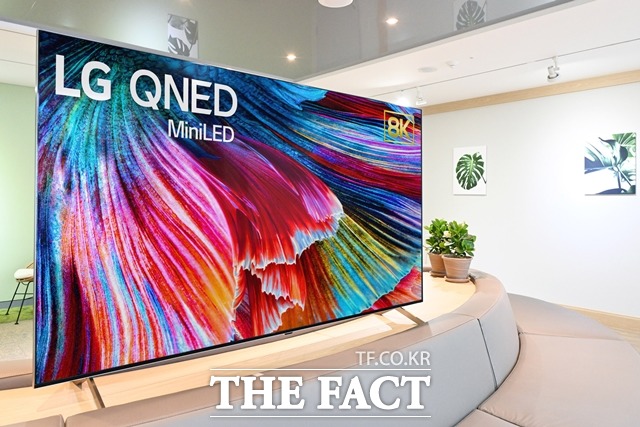 LG QNED TV는 기존 LCD TV에 들어간 LED 소자 대비 10분의 1 미만의 미니 LED를 적용했다. /LG전자 제공