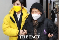 [TF포토] '5인 미만 제외 중대재해기업처벌법' 눈물 흘리는 고 김용균의 어머니