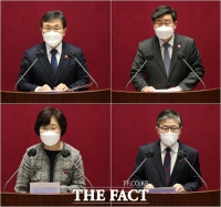 [TF사진관] '국회서 인사하는 신임 장관들'