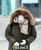[TF포토] '추위 완전 봉쇄'