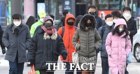 [TF포토] 한파에 잔뜩 웅크린 시민들