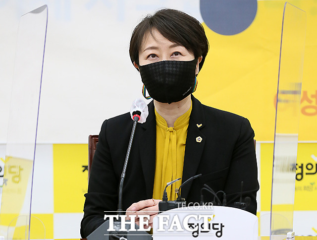 권수정 정의당 서울시의원이 11일 오전 서울 여의도 국회에서 서울시장 출마기자회견을 하고 있다. /뉴시스