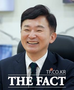 원희룡 제주도지사와 오영훈 더불어민주당 의원(제주 제주시을)은 제주4·3사건 진상규명 및 희생자 명예회복에 관한 특별법(이하 4·3특별법 개정안)이 오는 2월 열리는 임시국회에서 통과될 수 있도록 초당적 공감대를 이뤘다. / 제주도 제공