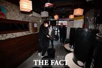 [TF포토] 이태원 폐업 점포 방문한 나경원