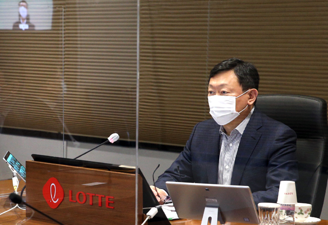 신동빈 회장은 미국 스포츠 의류·용품 업체 나이키를 언급하며 명확한 비전과 차별적 가치가 있어야만 성공할 수 있다고 강조했다. /롯데그룹 제공