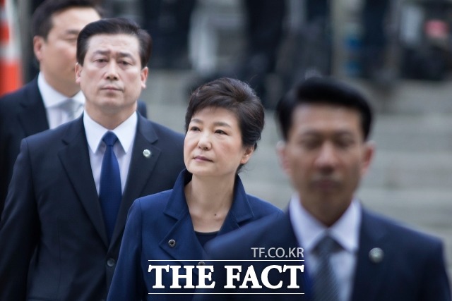 대법원이 국정농단 사태로 재판에 넘겨진 박근혜 전 대통령에 대해 징역 20년을 확정했다. /사진공동취재단