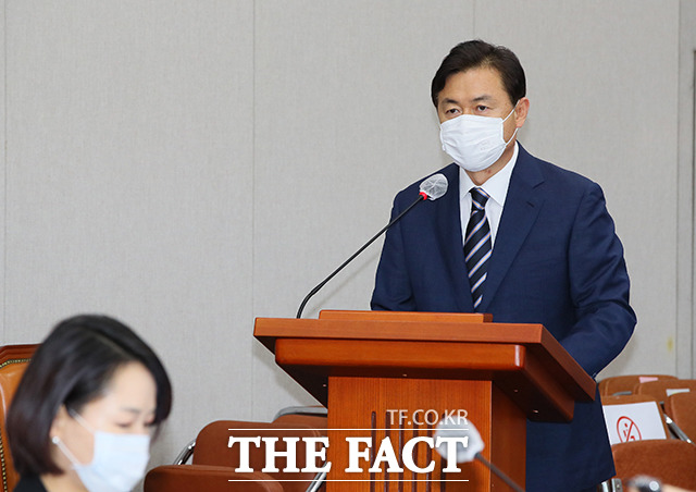업무보고하는 김영춘 국회 사무총장. /더팩트 DB