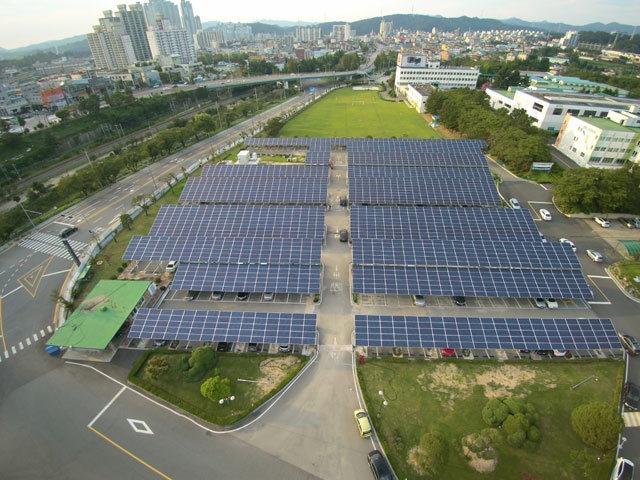 KT&G는 신탄진공장(사진)과 영주공장에 2MWh급 태양광 발전 시설을 도입했다. /KT&G 제공