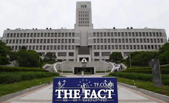 새만금 1,2호 방조제 구간 매립지를 각각 부안군, 김제시 관할로 정한 정부의 결정은 적법하다는 대법원 판단이 나왔다. /이새롬 기자