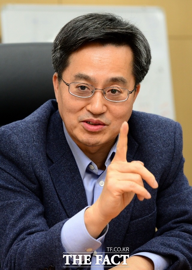 더불어민주당이 15일 김동연 전 경제부총리의 서울시장 보궐선거 출마설을 일축했다. /장성군청 제공