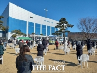  부산세계로교회  '예배당 대신 교회 잔디밭'에서 대면 예배 강행