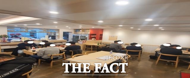 제주시는 지난해 12월 18일부터 지난 17일까지 제주형 특별방역 행정조치 및 연장 조치에 따라 유흥시설 5종, 목욕장업의 집합 금지 및 음식점 21시 이후 객석 영업 금지, 5인 이상 예약·동반입장 금지 등 방역수칙 준수 여부에 대해 지도․단속을 실시했다. / 제주시 제공